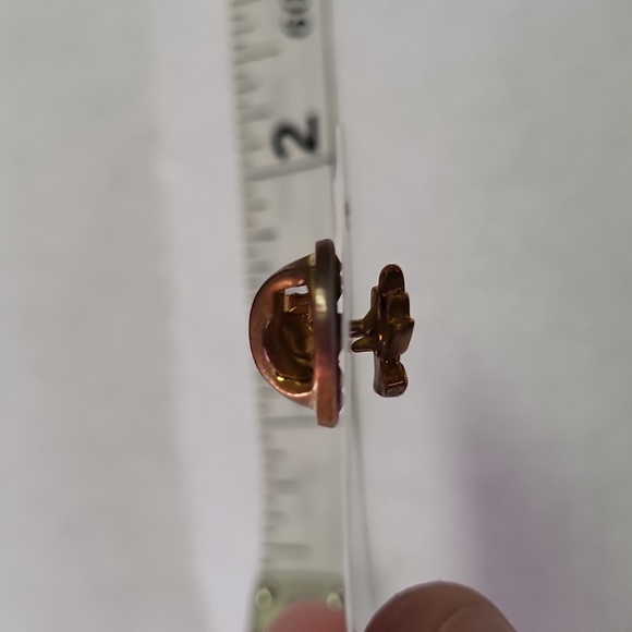 Mini Tulip Flower Pin For Spring - Picture 4 of 4